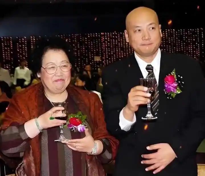  从叶赫那拉到紫檀女王：陈丽华的财富积累与文化传承方法论 企业服务