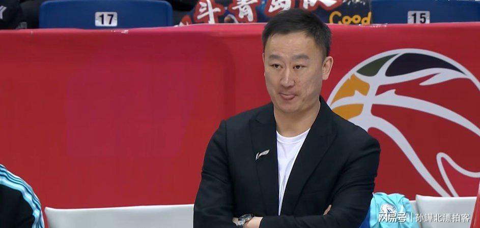  技术复盘：青岛队加时崩盘背后的战术抉择与人员调度失误 体育新闻